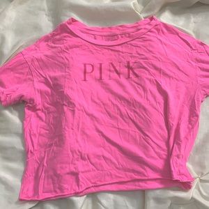 pink cropped tee